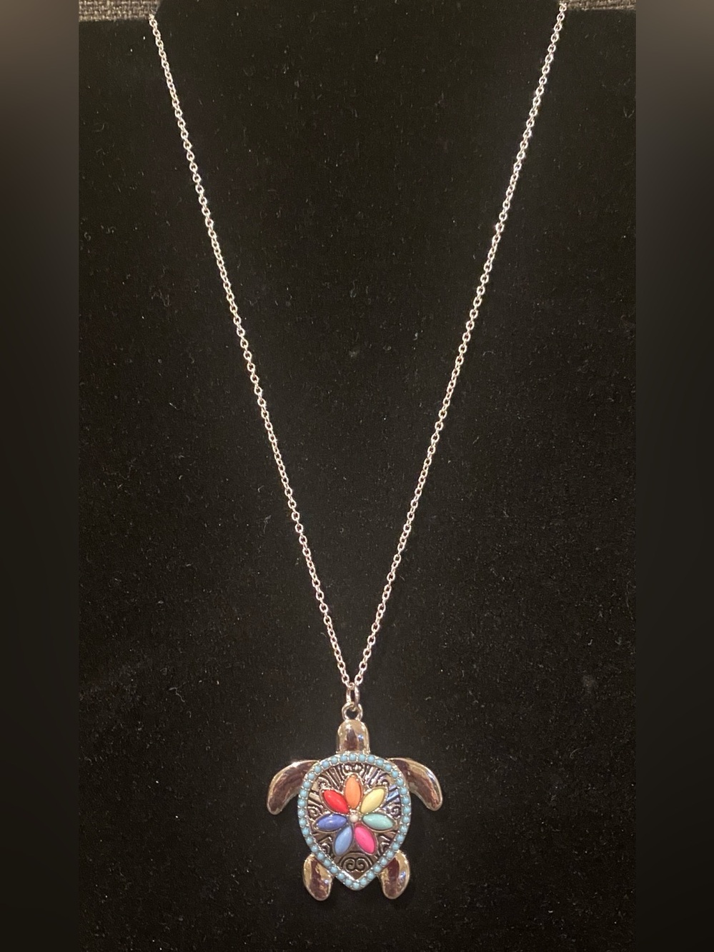 Multicolor Turtle Pendant Necklace - 16 inch NWOT. - Picture 2 of 3